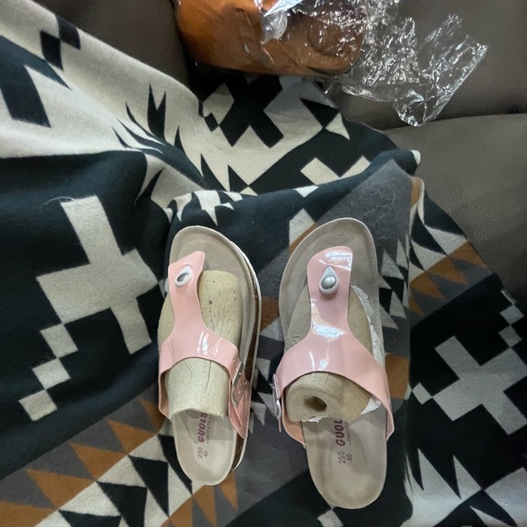 Sandals NWOT - Picture 1 of 3